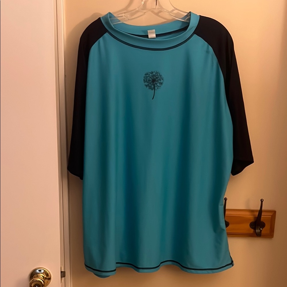 Women’s Blue Rash Guard size 3x - worn twice